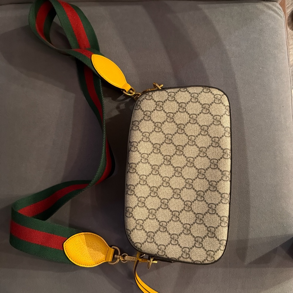 Gucci Beige and Brown Logo Crossbody with Green and Red Strap - Picture 2 of 7